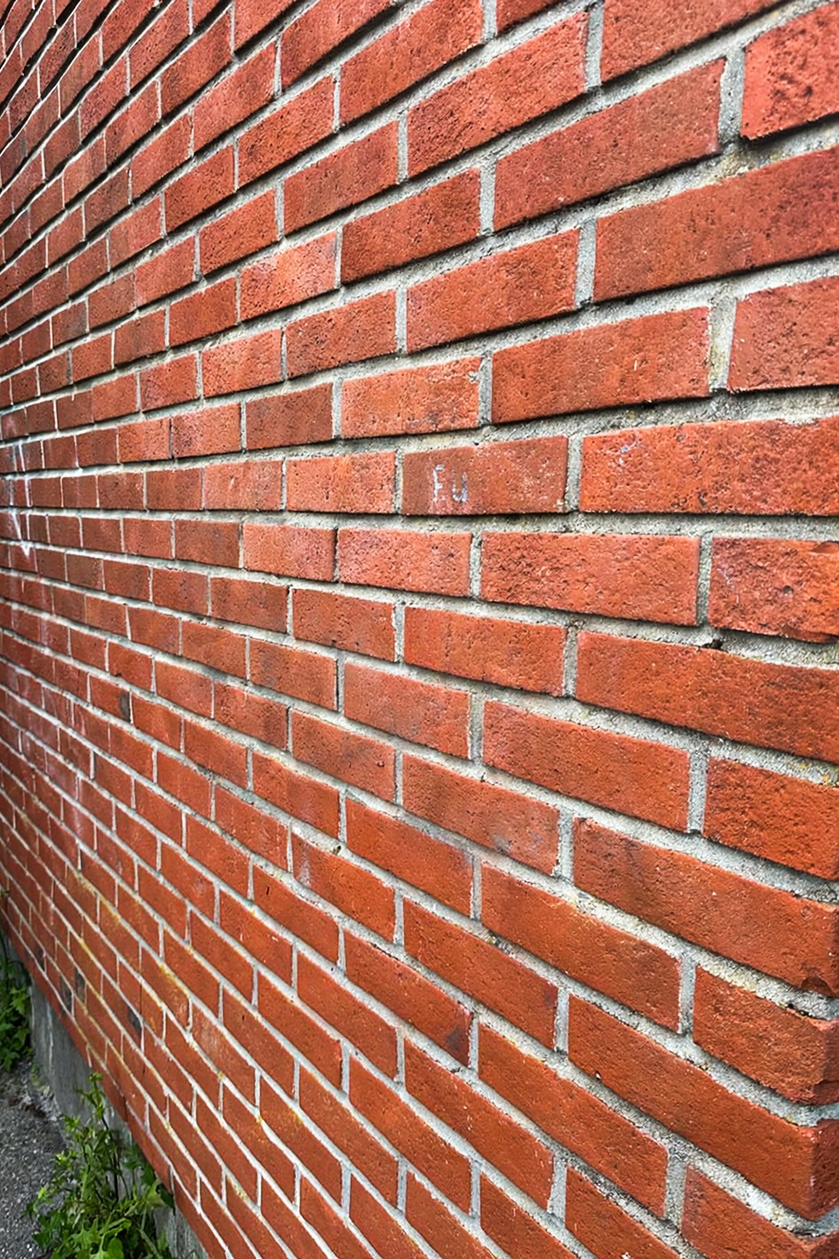 ETTER – Graffitifjerning på murvegg – Istek AS